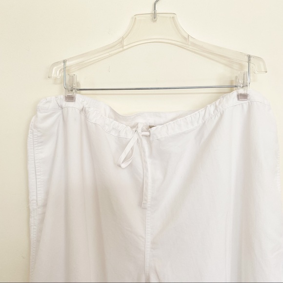 L. L. BEAN LADIES SUNSMART UPF 50+ SUPPLEX WHITE CAPRI DRAWSTRING PANTS - Picture 9 of 12